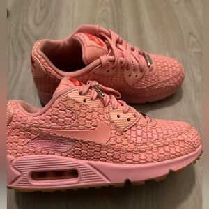Women’s breast cancer awareness Air Max sz. 6